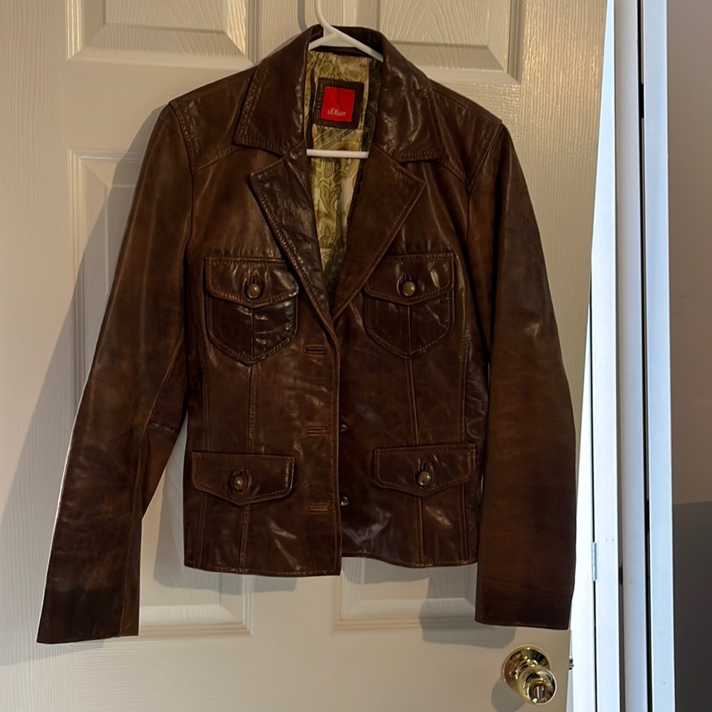 Beautiful brown leather jacket great condition button up, barely worn size EU 38